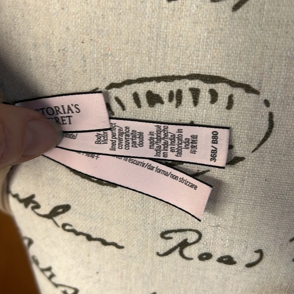 Victoria’s Secret lined bra - Picture 7 of 8